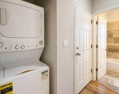 7225 N Rogers Avenue - Photo Thumbnail 9