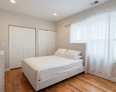 7225 N Rogers Avenue - Photo Thumbnail 7