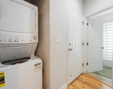 7225 N Rogers Avenue - Photo Thumbnail 10