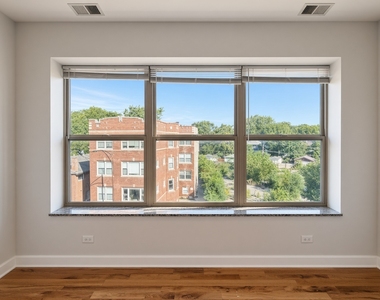 7225 N Rogers Avenue - Photo Thumbnail 5