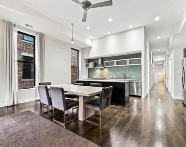114 N Aberdeen Street - Photo Thumbnail 5