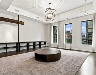 114 N Aberdeen Street - Photo Thumbnail 2