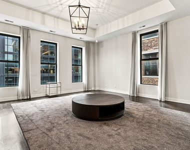 114 N Aberdeen Street - Photo Thumbnail 1