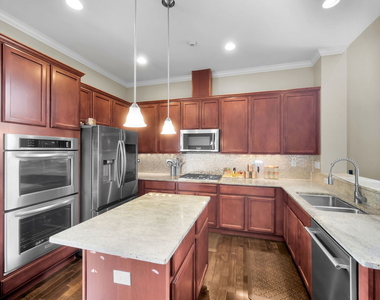 1031 Ravendale Court - Photo Thumbnail 13