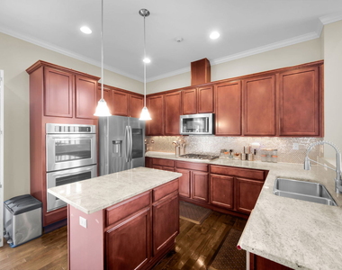 1031 Ravendale Court - Photo Thumbnail 8