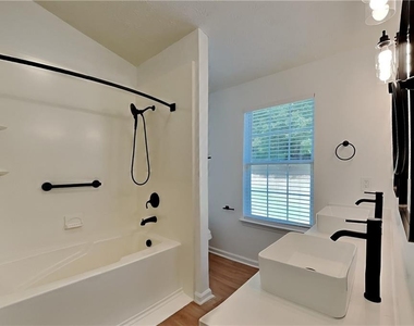 410 Crestbend Lane - Photo Thumbnail 11