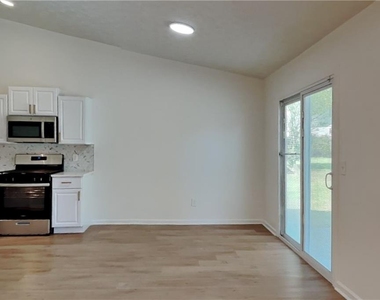 410 Crestbend Lane - Photo Thumbnail 5