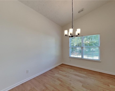 410 Crestbend Lane - Photo Thumbnail 7