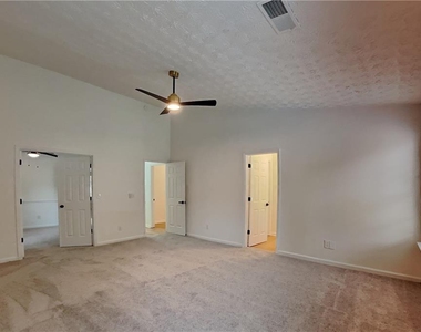 410 Crestbend Lane - Photo Thumbnail 10