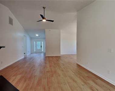 410 Crestbend Lane - Photo Thumbnail 2