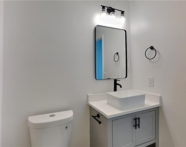 410 Crestbend Lane - Photo Thumbnail 15
