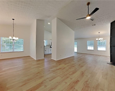 410 Crestbend Lane - Photo Thumbnail 3