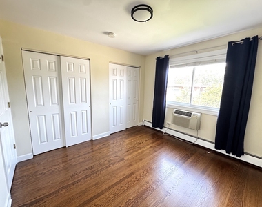 4842 Conrad Street - Photo Thumbnail 4