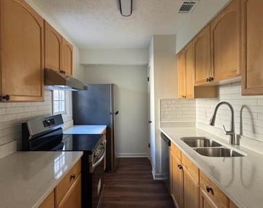 3091 Colonial Way - Photo Thumbnail 2