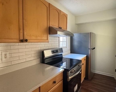 3091 Colonial Way - Photo Thumbnail 3