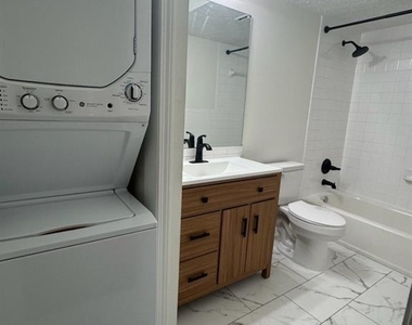 3091 Colonial Way - Photo Thumbnail 6