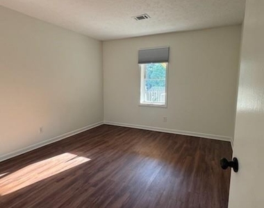 3091 Colonial Way - Photo Thumbnail 9