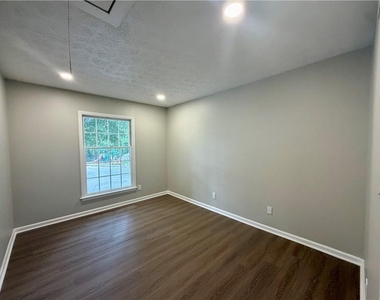 6700 Roswell Road - Photo Thumbnail 7