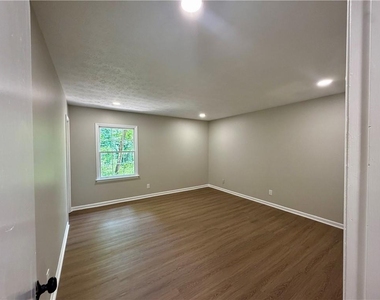 6700 Roswell Road - Photo Thumbnail 9
