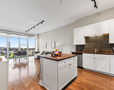 901 W Madison Street - Photo Thumbnail 5