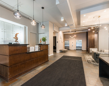 901 W Madison Street - Photo Thumbnail 2