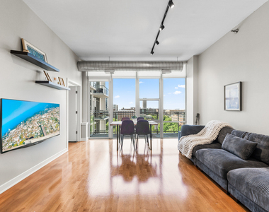 901 W Madison Street - Photo Thumbnail 10