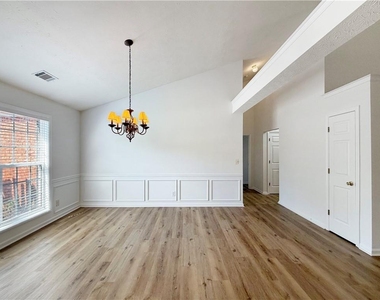 3385 Stoneleigh Run Drive - Photo Thumbnail 4