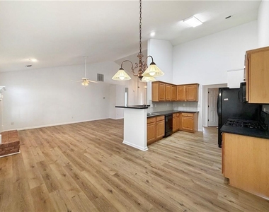 3385 Stoneleigh Run Drive - Photo Thumbnail 7