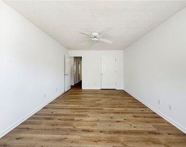 3385 Stoneleigh Run Drive - Photo Thumbnail 20