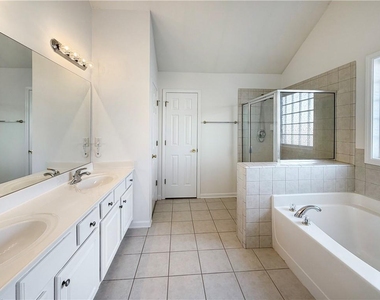 3385 Stoneleigh Run Drive - Photo Thumbnail 12