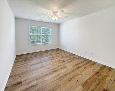 3385 Stoneleigh Run Drive - Photo Thumbnail 17