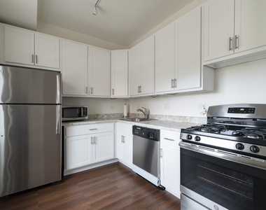 3751 N Halsted Street - Photo Thumbnail 2