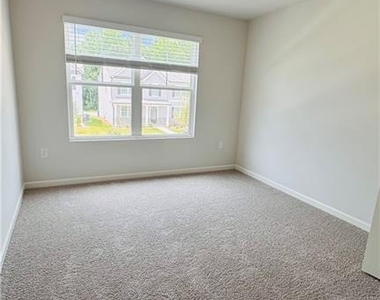 129 King Village - Photo Thumbnail 14