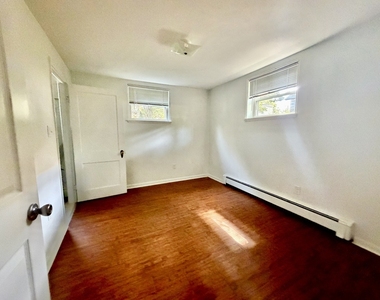 314 N Locust Street - Photo Thumbnail 4