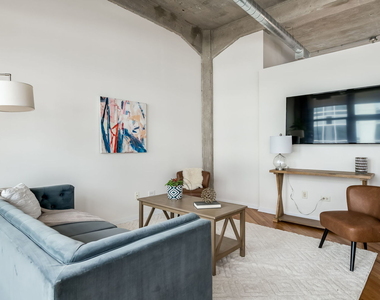 210 S Desplaines Street - Photo Thumbnail 7