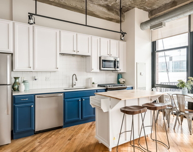 210 S Desplaines Street - Photo Thumbnail 9
