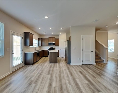 265 Bloomfield Circle - Photo Thumbnail 5