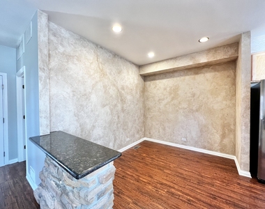 2936 Kentshire Circle - Photo Thumbnail 3