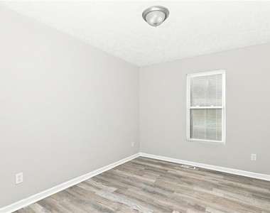 2002 Grove Way - Photo Thumbnail 9