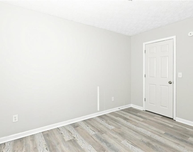 2002 Grove Way - Photo Thumbnail 11
