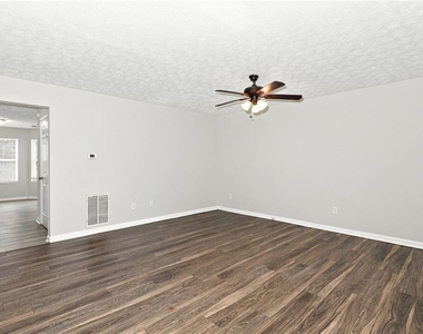 2002 Grove Way - Photo Thumbnail 5