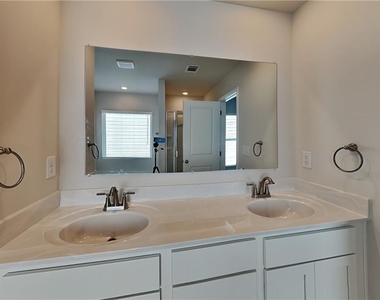 177 Bloomfield Circle - Photo Thumbnail 6