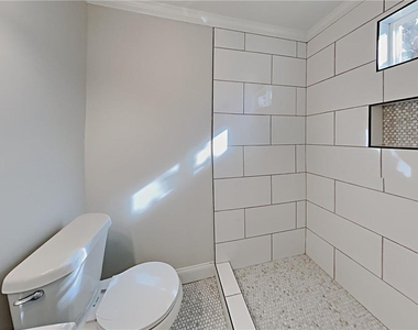 1539 N Morningside Drive - Photo Thumbnail 8