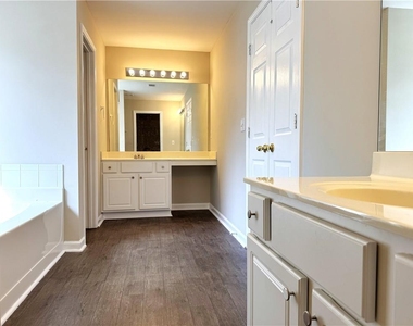 1794 Taylor Oaks Dr - Photo Thumbnail 17