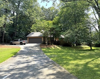 1302 Colony Dr - Photo Thumbnail 1