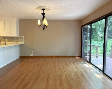 1302 Colony Dr - Photo Thumbnail 5
