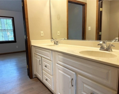 1302 Colony Dr - Photo Thumbnail 18