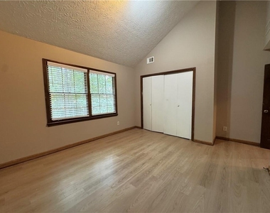 1302 Colony Dr - Photo Thumbnail 17