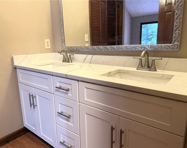 1302 Colony Dr - Photo Thumbnail 14