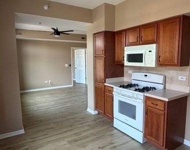 105 W Saint Charles Road - Photo Thumbnail 9